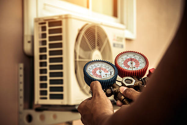 Professional Ac Installation technician working in Schodack Landing, NY